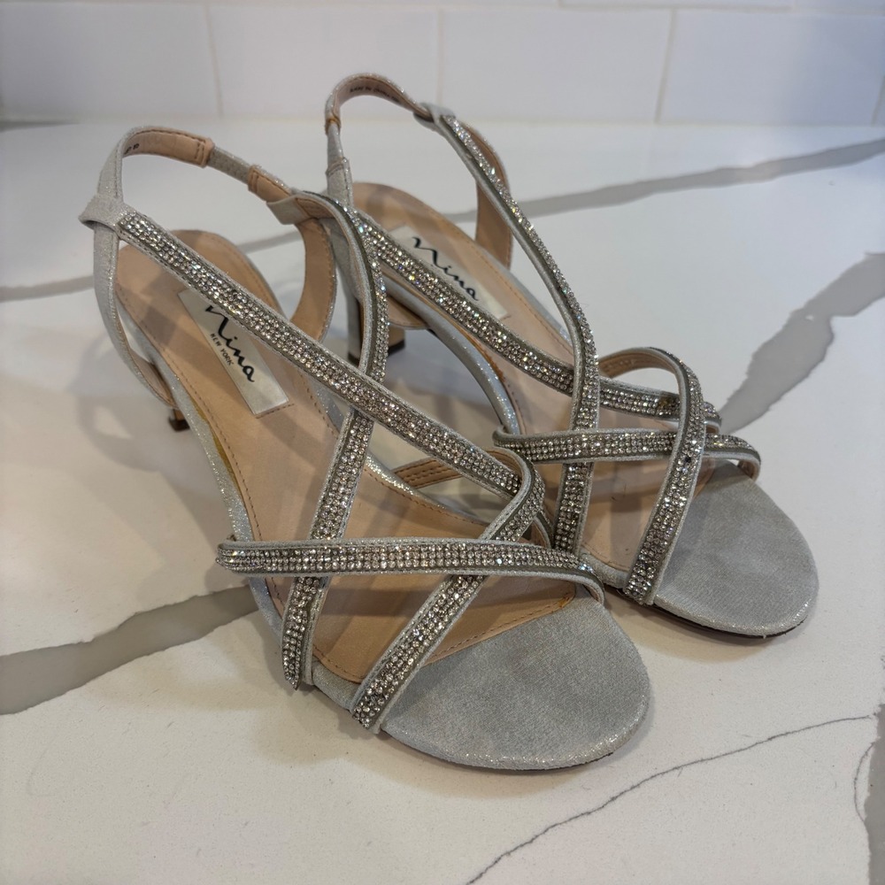 Nina Noni-Fy Silver Reflective Rhinestone Strappy Kitten Heel Sandals Womens 8M